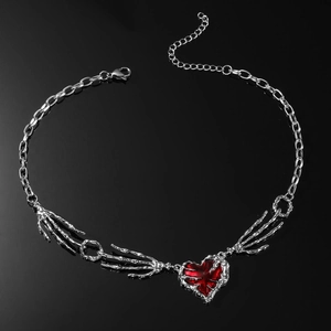 Collier punk gothique avec pendentif cœur rouge et chaîne à griffes de crâne argentée