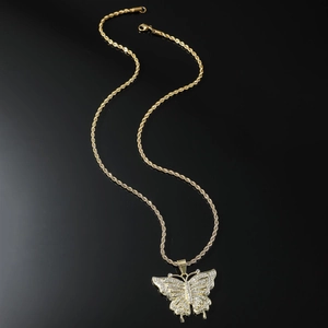 Collier pendentif libellé glacé avec chaîne en corde dorée et cristaux brillants