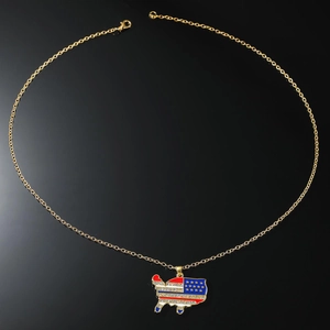 Collana hip hop dorata con ciondolo mappa bandiera USA e cristalli strass luccicanti