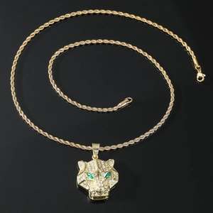 Collana hiphop testa di leopardo dorata con cristalli bianchi e occhi in pietra verde