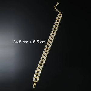 Dettaglio della cavigliera cubana dorata con catena di estensione da 24,5 cm più 5,5 cm