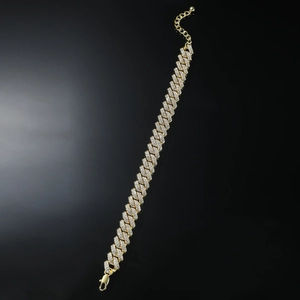 Bracelet de cheville gourmette dorée avec strass denses et fermoir mousqueton réglable