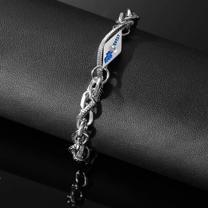 Bracelet chaîne lave en titane argenté pour homme avec médaillon bleu et gravure