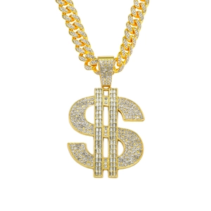 Dettaglio del ciondolo a forma di dollaro hip hop con cristalli e catena cubana oro