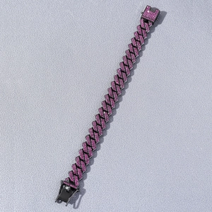 Bracelet gourmette hip hop avec strass roses sur métal plaqué noir élégant