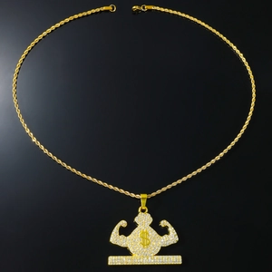Detail von eisigem Gold-Muskel-Geldbeutel-Anhänger mit Dollarzeichen an Seilkette