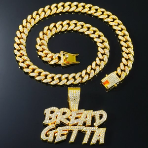 Chaîne cubaine dorée de style hip-hop avec pendentif lettres BREAD GETTA serti de strass