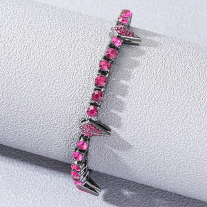 Bracelet panthère hip-hop en métal noir avec des strass roses scintillants pavés