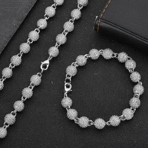 Détail d'un ensemble bijoux hip hop argent avec perles zircon 8mm et fermoir mousqueton