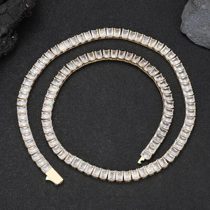 Collier tennis doré 6mm pour homme avec zircons rectangulaires et fermoir à ressort