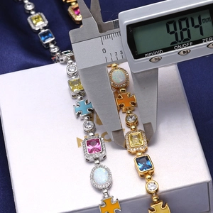Bracciale hip hop con pietre colorate in oro e argento, larghezza misurata 9,84 mm