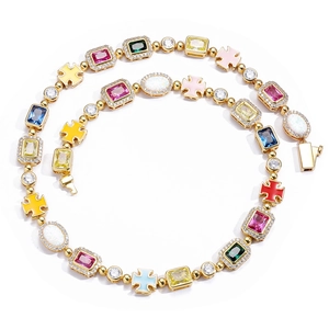 Collana hip-hop dorata con pietre preziose colorate, zirconi e ciondoli croce smaltati
