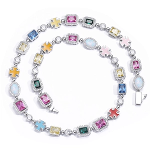 Collana hip hop con pietre colorate, opali e zirconi disposti in una spirale elegante
