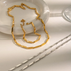 Polished titanium steel geometric link necklace set in gold and silver finishes