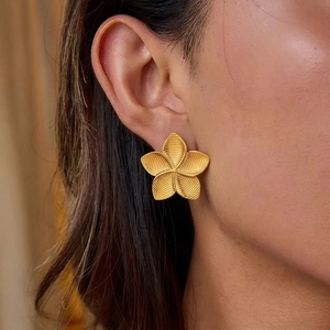 Vintage Textured Flower Stud Earrings Women 304 Stainless Steel 18K Gold Plated Waterproof Hypoallergenic Frangipani