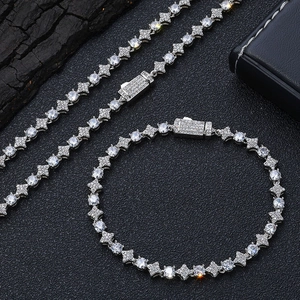 Dettaglio catena tennis 6mm argento con zirconi incastonati a forma di stella