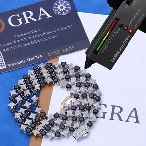 Detail van S925 zilveren sterrenketting met zwarte moissanite en GRA-diamanttester