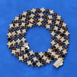 Macro-opname van 6mm tennisketting met zwarte zirkonia en hip-hop ijskoude sluiting