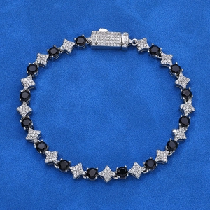 Detail von S925 Silber Tennisarmband mit schwarzen Steinen und weißen Zirkonia-Sternen