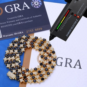 Detail van de S925 zilveren moissanite tennisketting met GRA certificaat en diamanttester