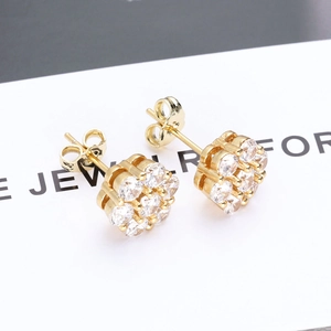 Sparkling gold flower stud earrings with brilliant zircon stones for a hip-hop style look