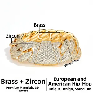 Détail du bracelet cubain 24mm plaqué or orné de micro-pavé de zircons étincelants