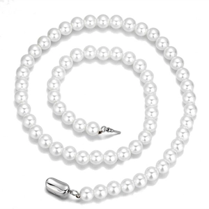 Élégant collier de perles blanches de 8 mm pour femmes avec un fermoir en métal argenté poli