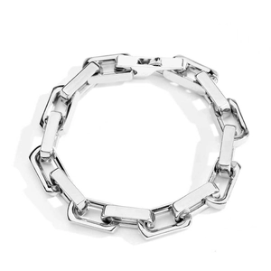 Detaillierte Nahaufnahme des 9mm Edelstahl-Gliederarmbands mit hochglanzpolierter Oberfläche