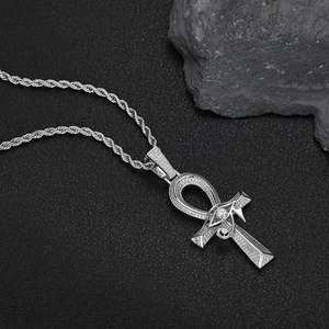 Collier croix Ankh hip hop argenté avec œil d'Horus et zircons micro-paveurs fins