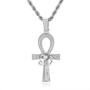 Détail du pendentif Croix d'Ankh argenté avec Œil d'Horus et zircons blancs sertis