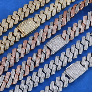 Cadena Cuban Link de 20mm con diamantes de circonita en acabados oro y plata brillante
