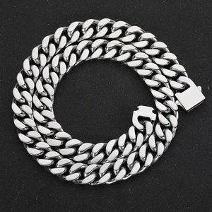 Collier maille cubaine en acier inoxydable argenté pour homme avec fermoir boîte