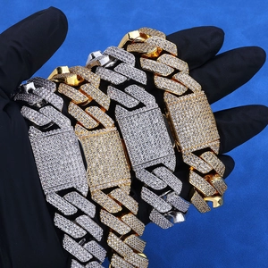 Detalle de pulseras cubanas en oro y plata con pavé de circonitas y cierre de mosquetón