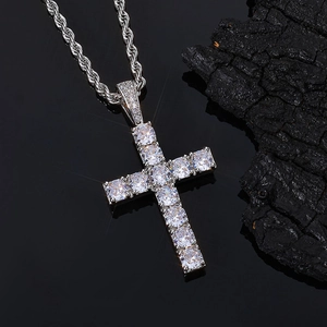 Collana con croce hip-hop da uomo con grandi pietre di zircone e catena a corda in argento lucido