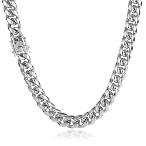 Vue détaillée du collier gourmette en acier inoxydable poli avec fermoir de sécurité