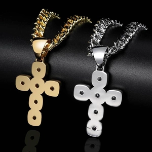 Colliers avec pendentif en croix hip-hop en or et argent avec chaîne maille cubaine