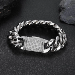 Herren Hip-Hop Panzerarmband aus poliertem Edelstahl mit eisiger Pflaster-Zirkon-Schließe