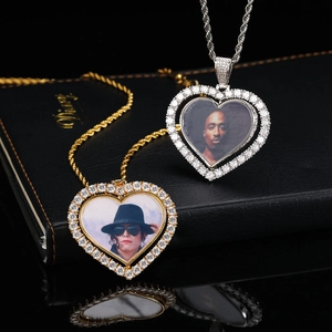 Pendentif cœur rotatif pour photo avec zircones et chaîne torsadée style hip-hop