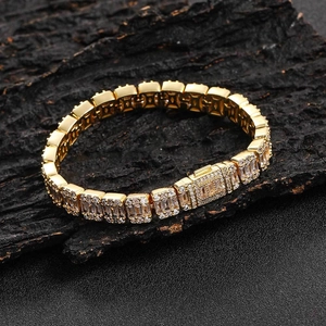 Bracelet chaîne hip hop doré de 8mm de luxe avec pierres de zircone cubiques et baguettes