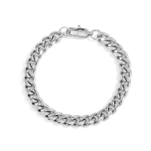 Vue détaillée d'un bracelet gourmette en acier inoxydable argenté poli avec fermoir mousqueton