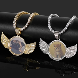 Pendentif photo ailes d'ange hip hop avec chaîne tennis et zircons cubiques