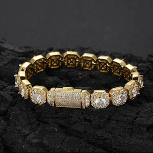 Luxurious gold-plated 10mm heart-shaped zircon bracelet with iced out pavé setting