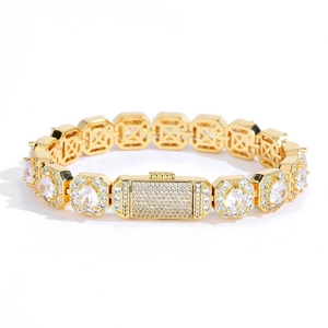 Luxurious gold-plated 10mm iced-out heart zircon hip-hop bracelet for men in detail