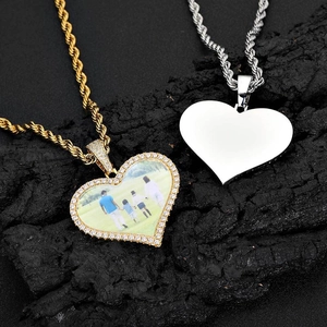 Collier avec pendentif photo cœur personnalisé et bordure en zircon sur chaîne corde