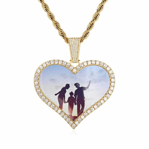 Pendentif photo cœur personnalisé en or avec zircons cubiques et chaîne de corde épaisse