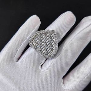 Bague cœur hip hop en argent avec pavé de zircons et pierres de taille baguette