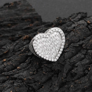 Bague cœur style hip-hop avec zircons rectangulaires et finition argentée brillante