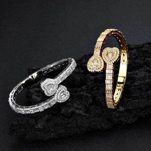 Luxury Copper Zirconia Heart Bypass Bangle Hip Hop Pave Zirconia Open Bracelet Gold White Gold Color Punk Fashion Jewelry Gift