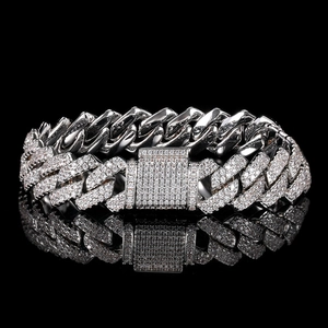 Detail der 14mm rhodium-überzogenen Panzerkette mit Zirkonia und polierten Gliedern