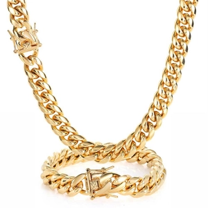 Goldenes Set aus klobiger Panzerkette und Armband mit geprägter Porträt-Schnalle